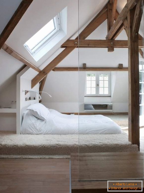 Diseño del piso del ático - una foto de un dormitorio con una terraza