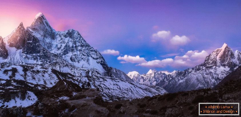El inusual cielo rosa de Nepal