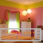 Dormitorio en colores verde y rosa