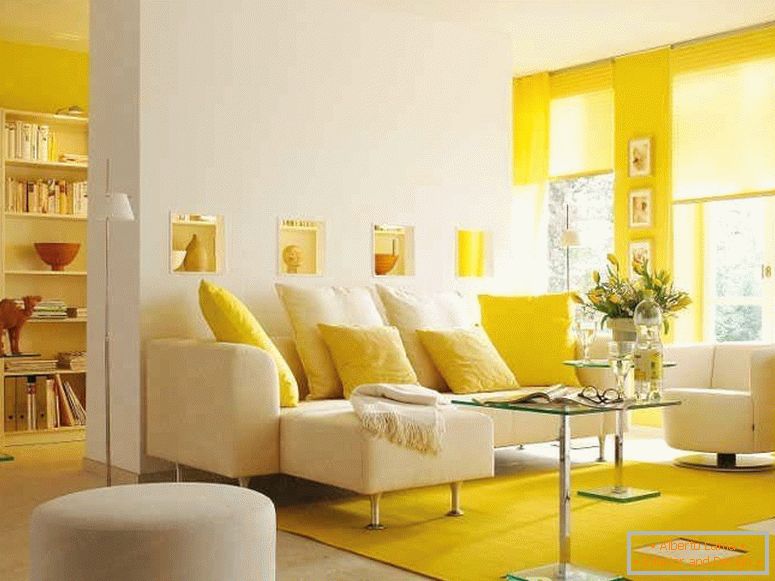 Sala de estar solar amarilla