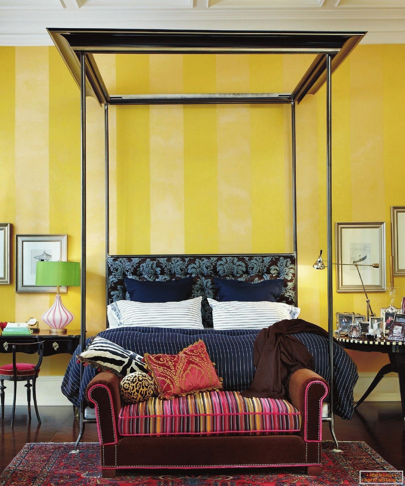 Color amarillo en el interior спальни