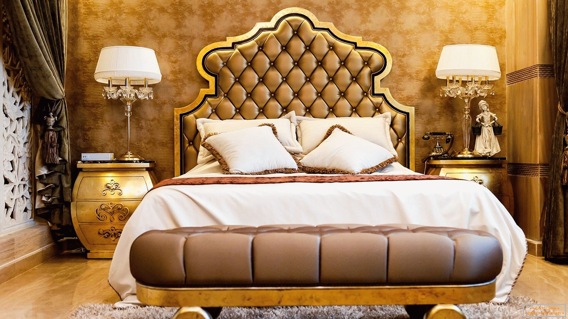 Papel pintado de oro en el diseño de habitaciones