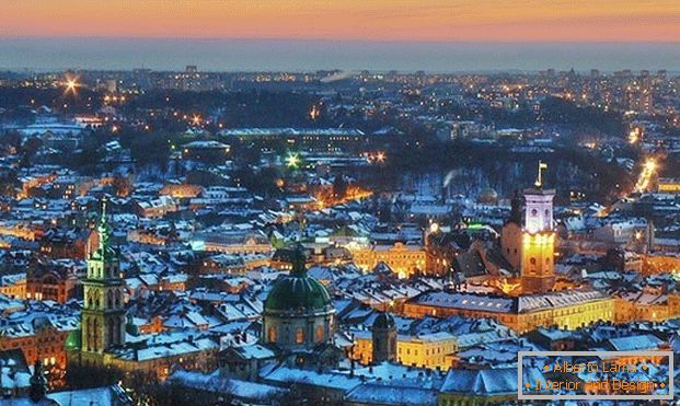 Vista de la noche Lviv