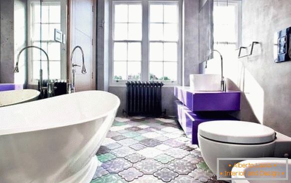 Diseño de baño con hermosos azulejos en el piso