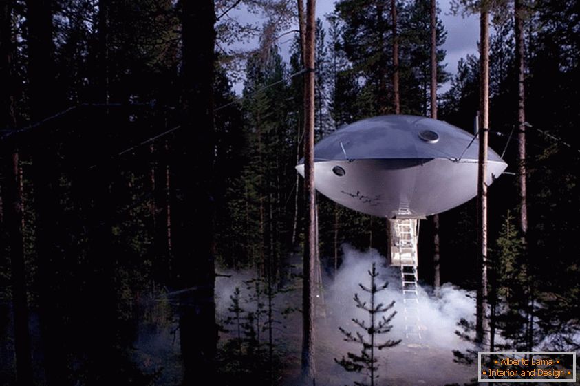 UFO Treehouse (Suecia)