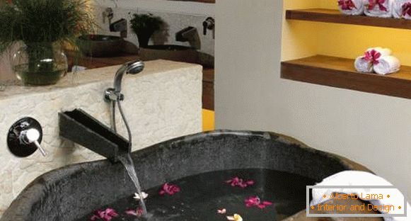 Lavabo del baño en estilo japonés