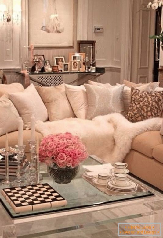 Sala de estar en un estilo glamoroso