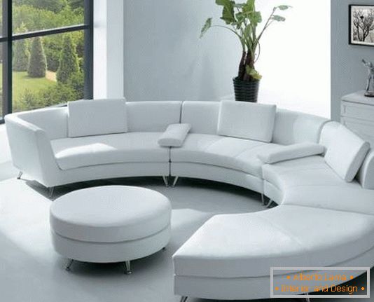 sofá blanco seccional-na-nozhkakh