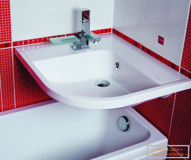Color rojo en diseño de baño