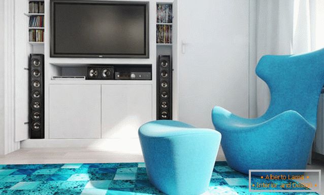 Un dúo increíble de blanco y azul intenso en el diseño de la sala de estar