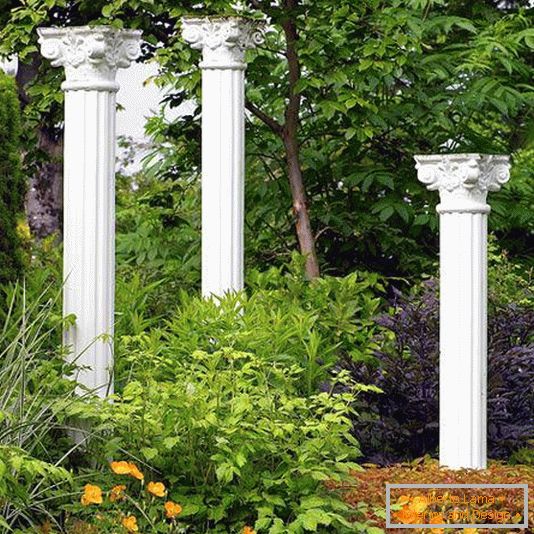 Columnas como decoración de jardín