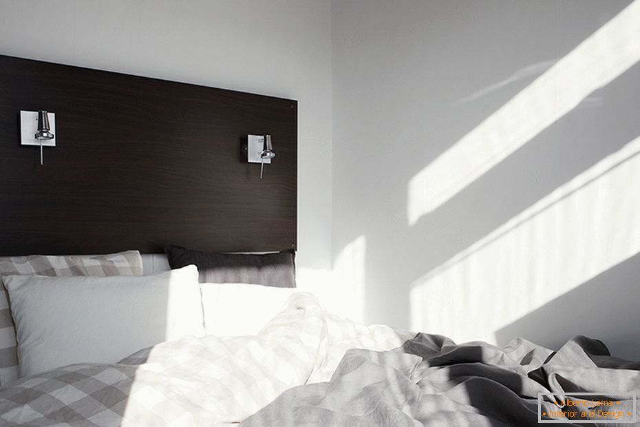 Dormitorio de un pequeño apartamento con estilo