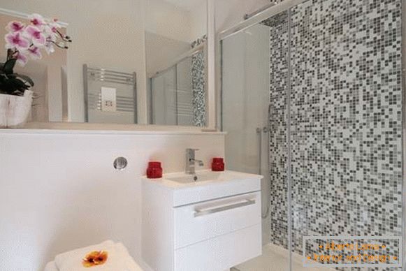 Diseño de interiores de baño en un apartamento pequeño
