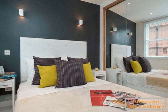 Diseño de dormitorio en un pequeño apartamento en Londres