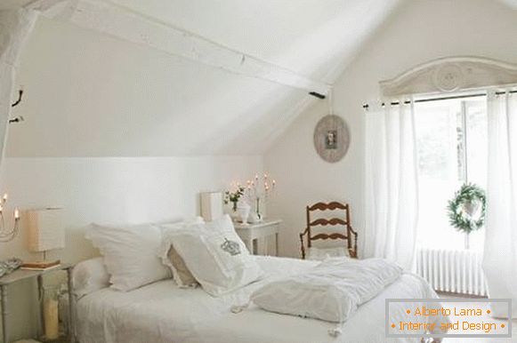 Dormitorio blanco al estilo de shabby chic