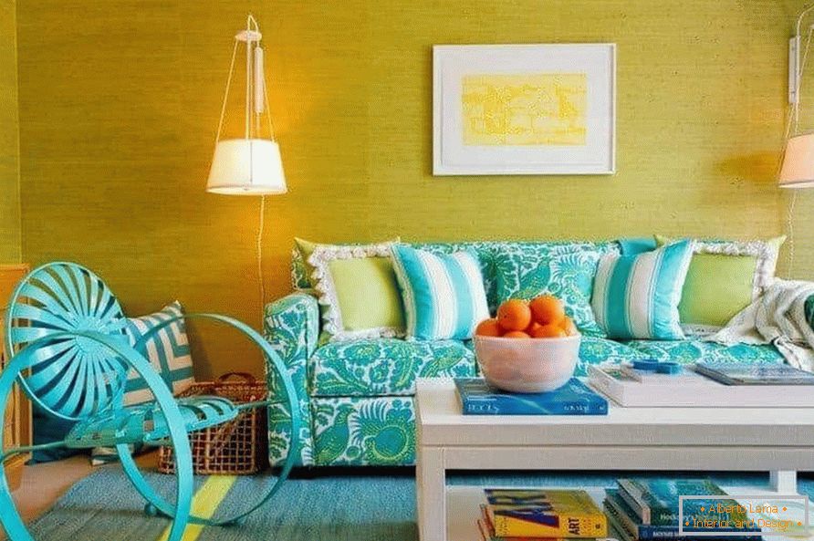Combinación de turquesa con amarillo en la sala de estar