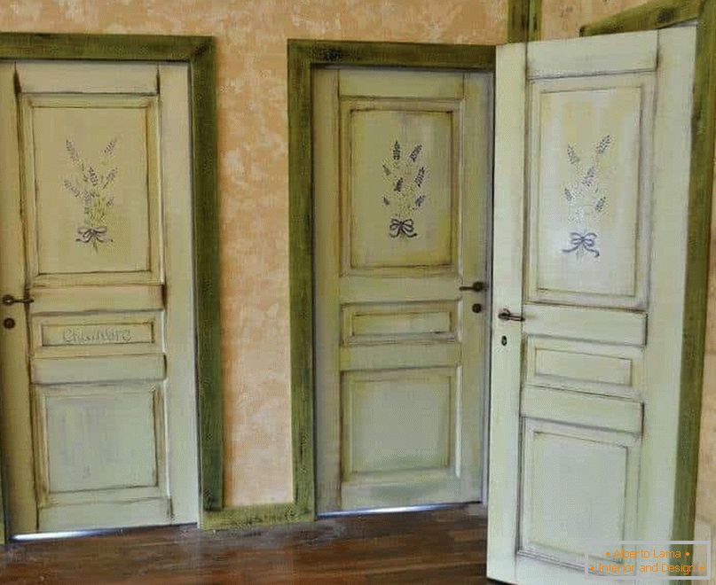 Las puertas antiguas se adaptarán al estilo de Provence y Vintage