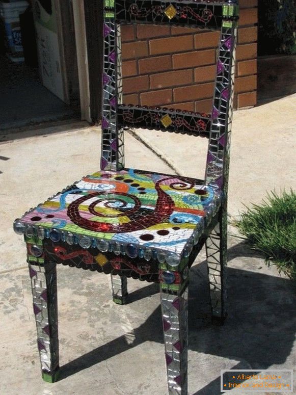 Sellado de una silla con mosaico