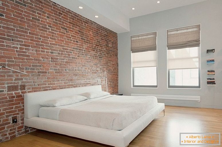 Interior en el estilo del minimalismo con una pared de ladrillo