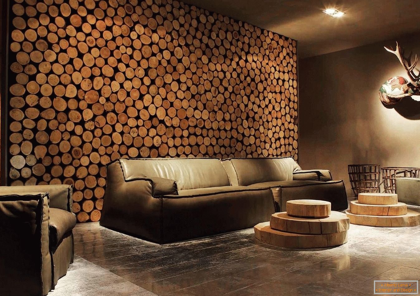Spilas de madera de madera como decoración de las paredes de la sala