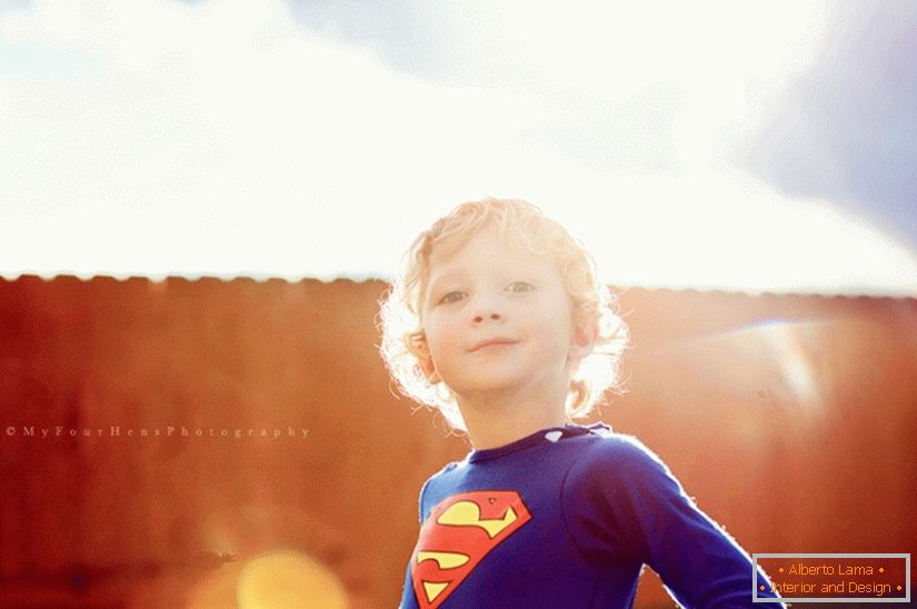 Niño disfrazado de superman