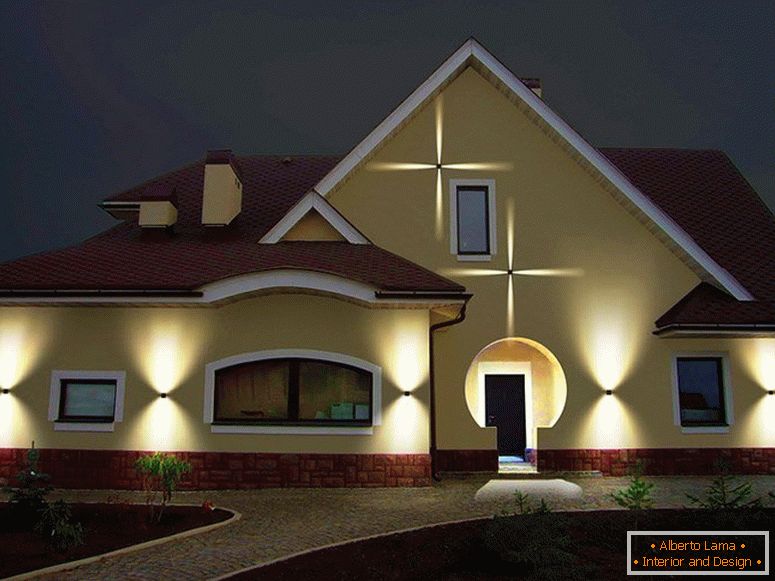Iluminación de la fachada дома