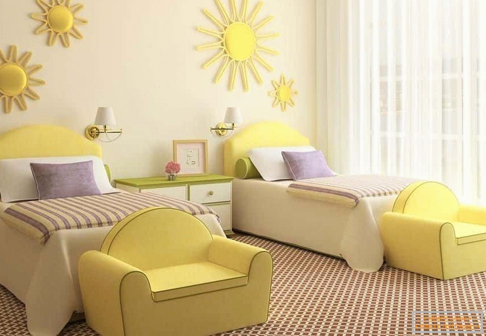 Brillante estilo infantil en el diseño de la habitación para dos niñas