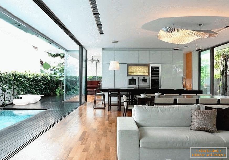 Diseño de cocina-comedor-sala de estar con una pared entera de vidrio
