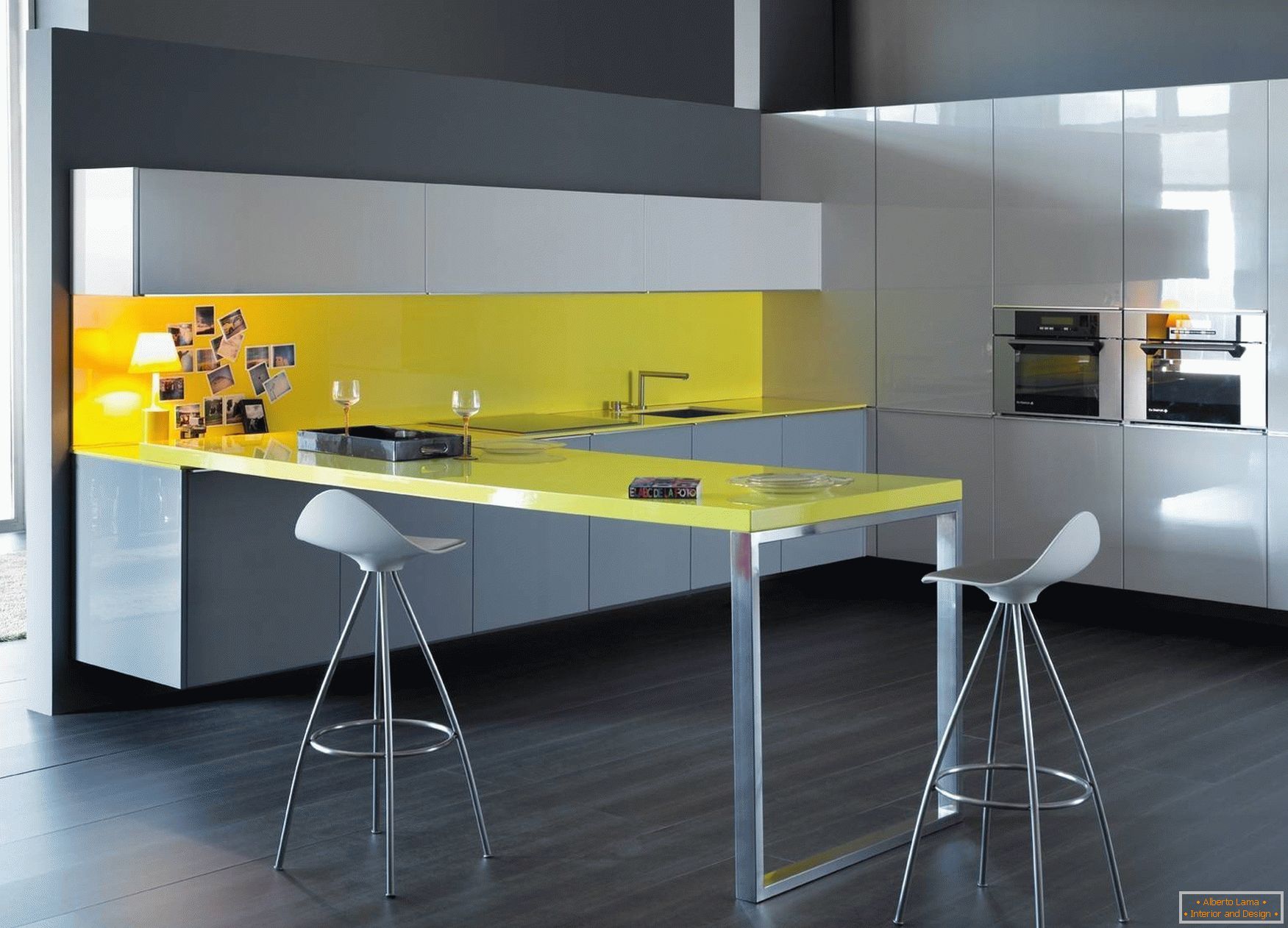 Diseño de cocina amarillo-gris