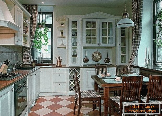 diseño de cocina en una casa privadaс панорамными окнами