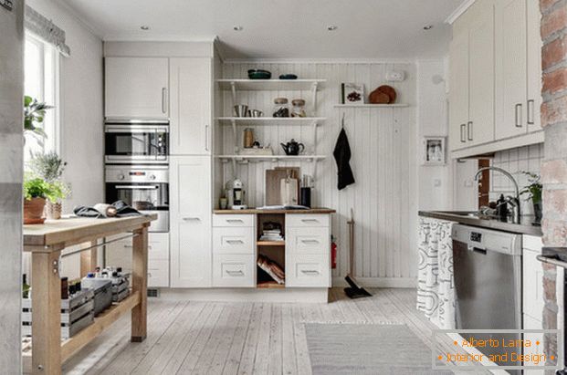 diseño de una pequeña cocina en una casa privada фото