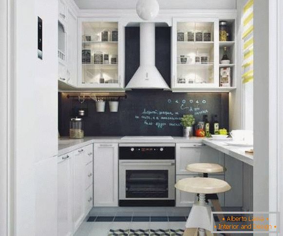 Diseño moderno de una pequeña cocina de 6 m2 con una barra en vez de un alféizar
