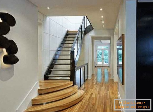 diseño de pasillo en la casa con una escalera, foto 16