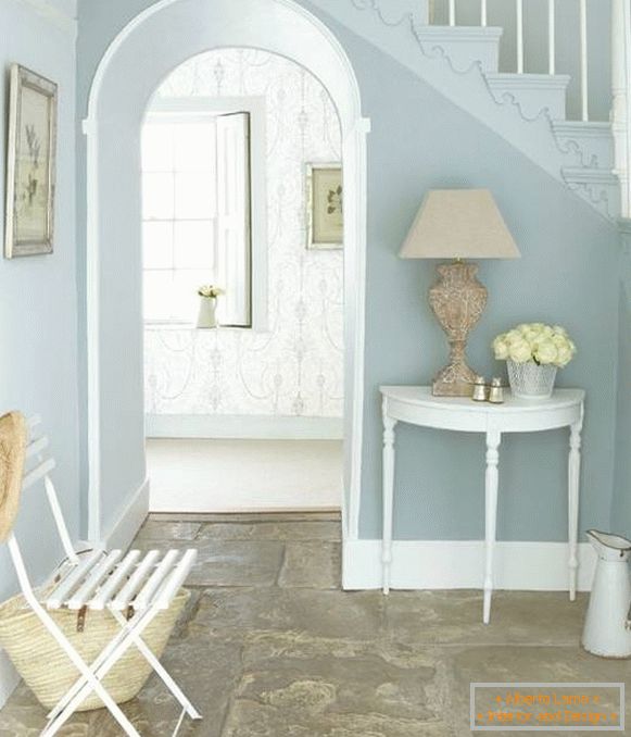 Interior azul del estilo de la foto del pasillo de Provence