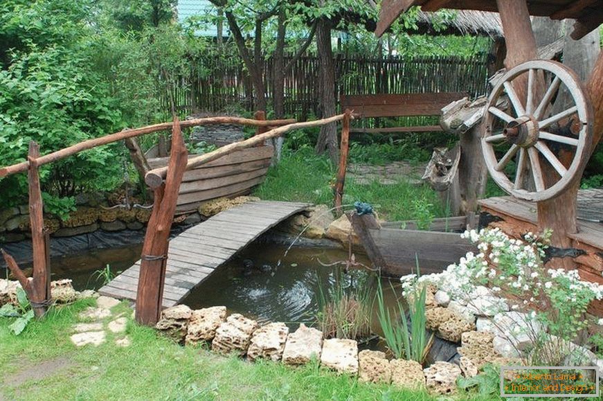 El puente sobre el estanque