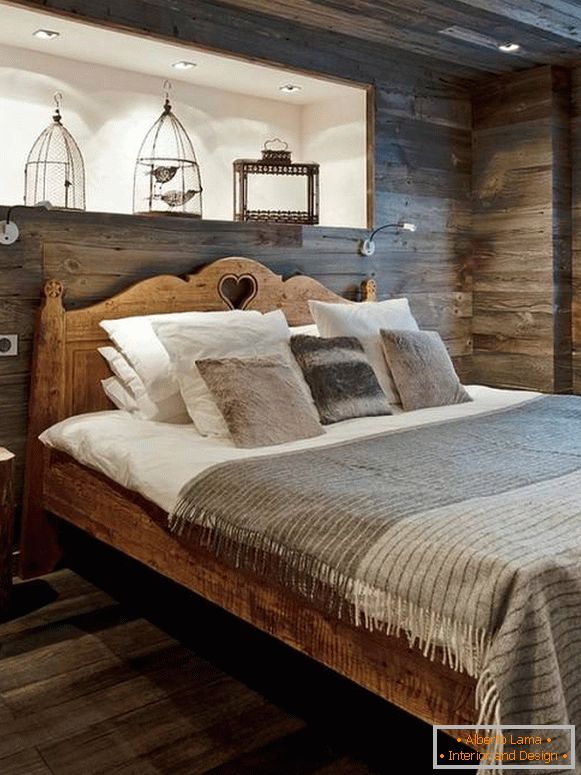 Dormitorio de estilo rural con madera