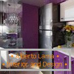 Paredes lilas y muebles en la cocina