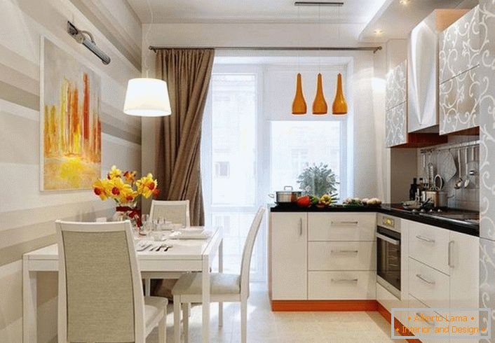 Diseño elegante para el interior de la cocina de 12 metros cuadrados. Acentos de naranja hacen que la habitación sea más cálida.
