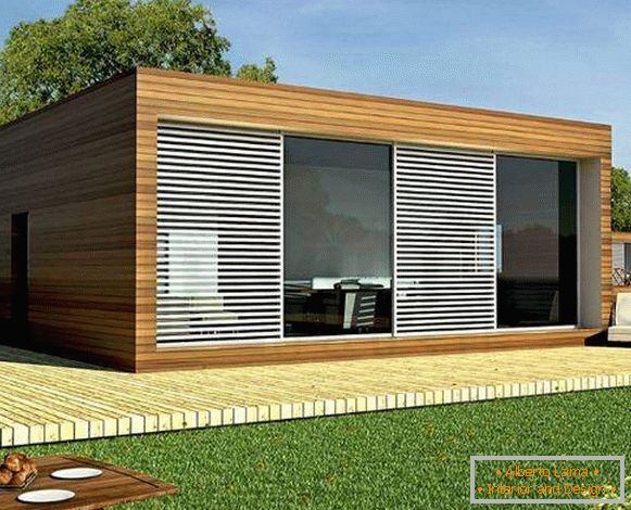 Casa de una planta en estilo high-tech hecha de chapa de madera laminada