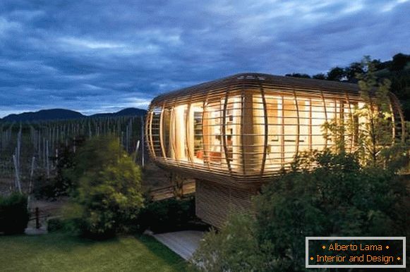 Casas de madera inusuales en estilo de alta tecnología