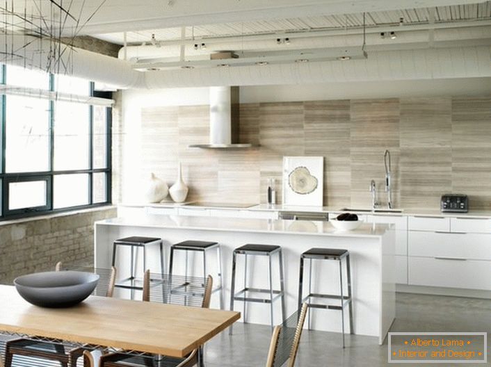 La opción correcta zonificación espacio de cocina en el estilo loft. Simplicidad, modestia, funcionalidad y practicidad son el estilo para una verdadera anfitriona.