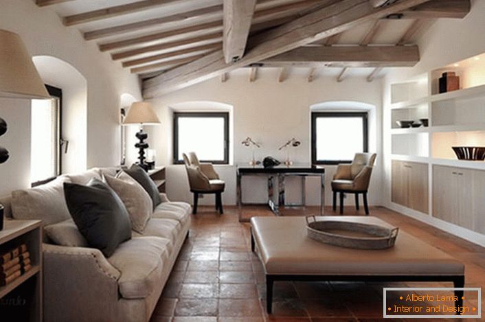 Mansard en chistes de estilo - доказательство того, что деревенский стиль может быть элегантным и роскошным. Правильно подобранные элементы декора делают атмосферу комнаты уютной и комфортной. 