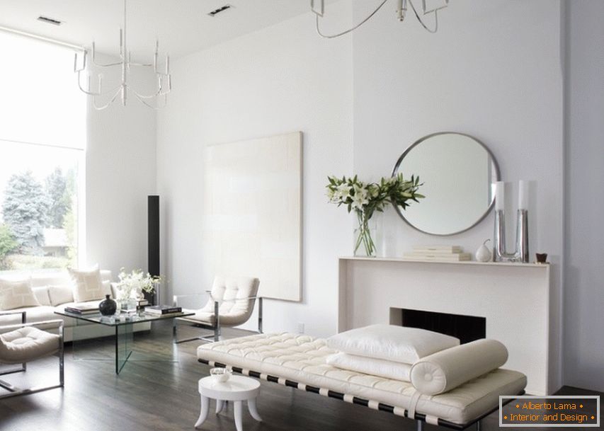 Diseño lacónico y moderado de la sala de estar de estilo minimalista en la casa de campo del famoso artista francés.