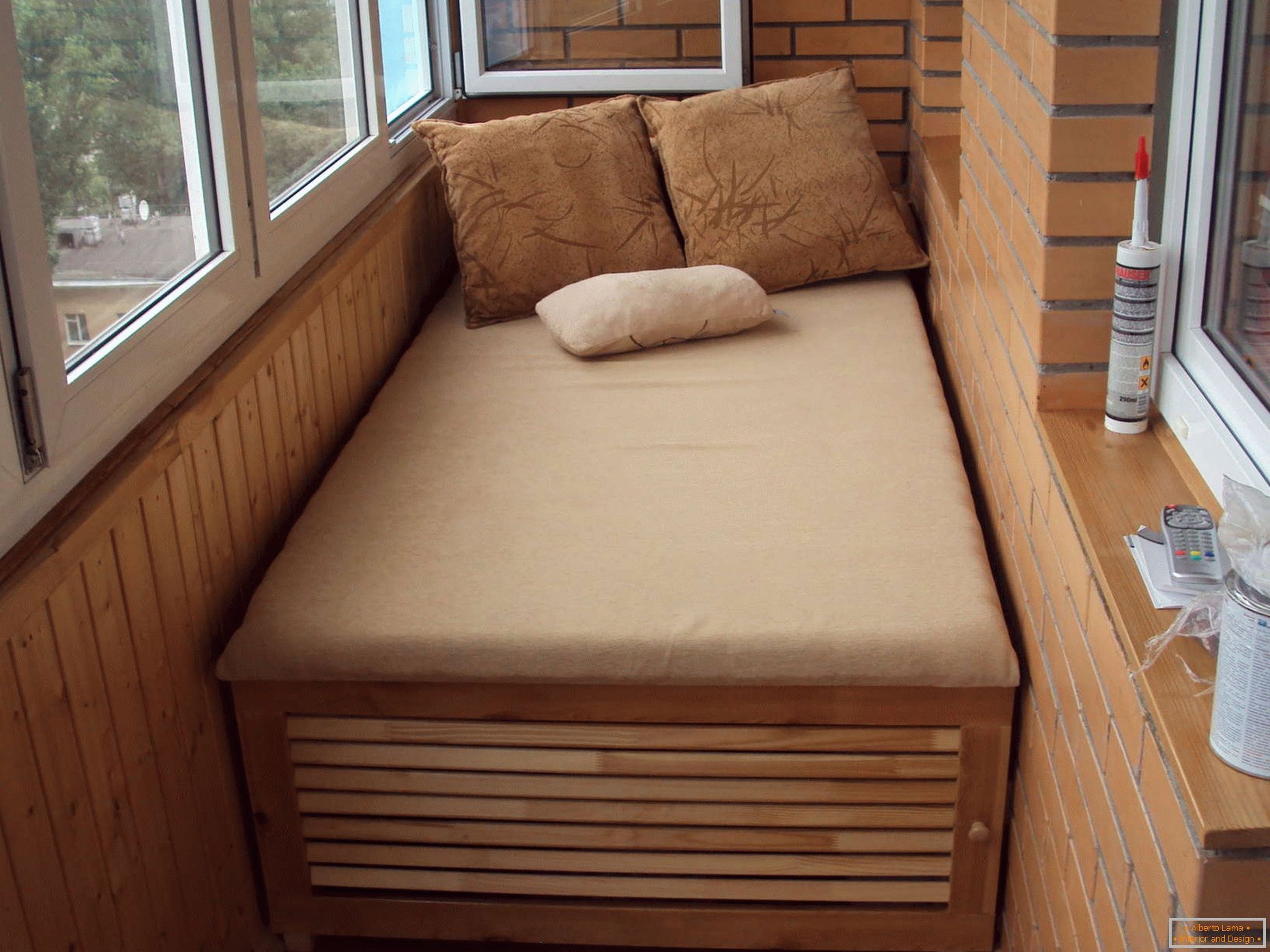 Closet-cama en el balcón
