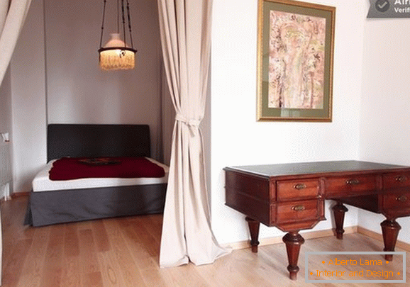Interior de un elegante apartamento de un dormitorio en San Petersburgo