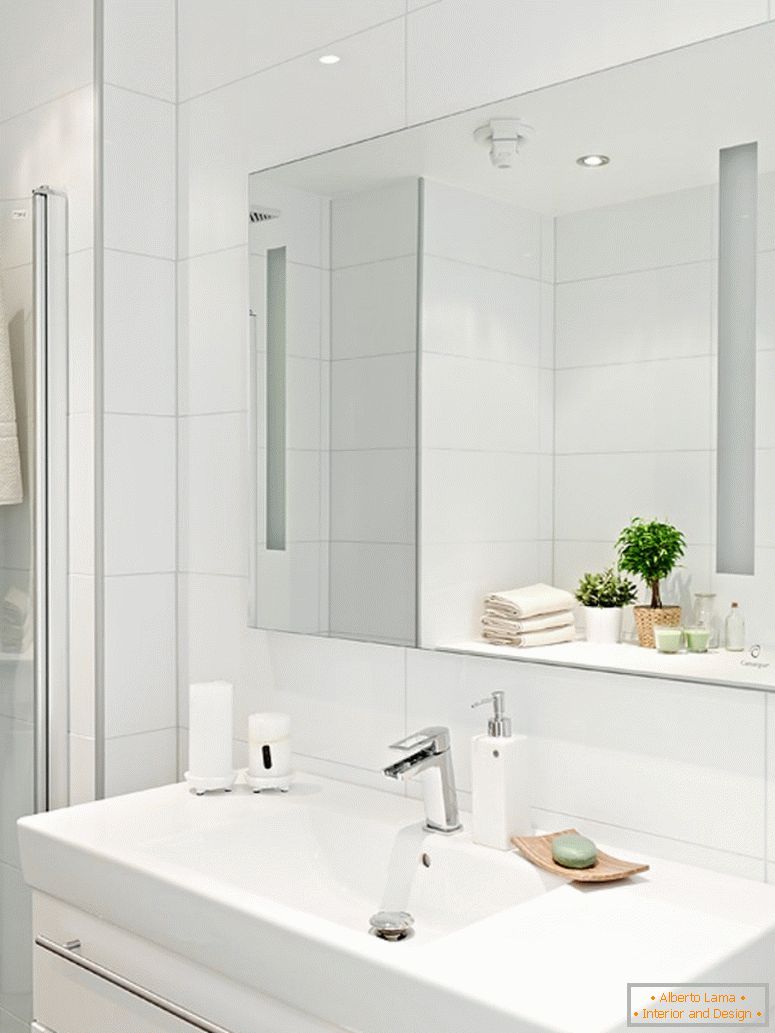 Interior de un moderno apartamento de baño en Suecia