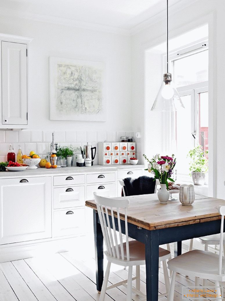 Interior de apartamentos de cocina moderna en Suecia