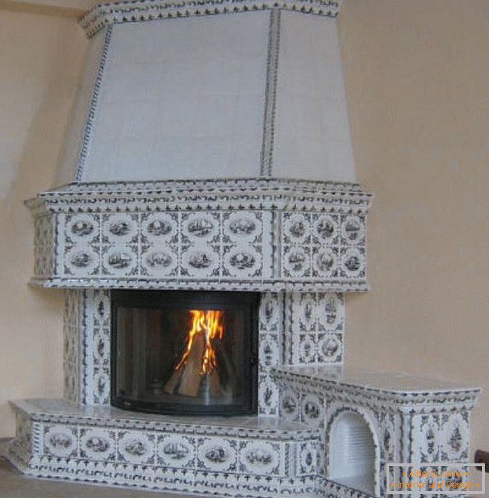 Delicada decoración de la chimenea