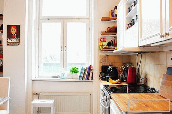Foto de un interior de una pequeña cocina
