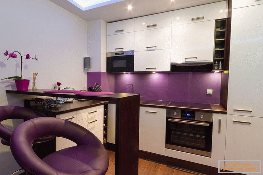 Diseño de cocina violeta в стиле модерн